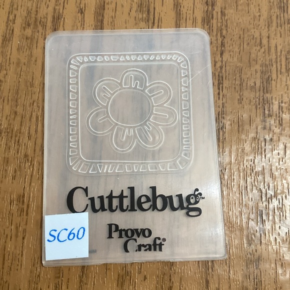 Cuttlebug Mini Embossing Folders-Flowers - Picture 2 of 6